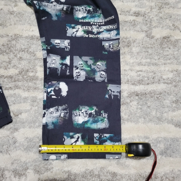 Disney Men's Black Graphic Pants - Picture 16 of 16